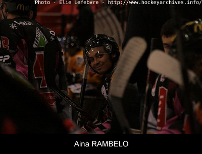 Ana_Rambelo_sourire_banc_amiens