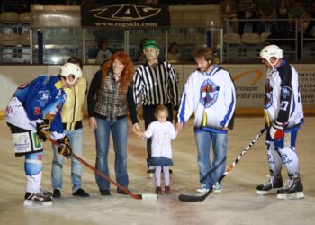 Mach de hockey sur glace contre le cancer à Alberville - Coup d'envoi