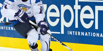 Match de gala entre Finlandais et Russes avant les quarts