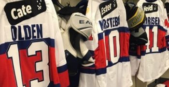 Les hockeyeurs norvégiens fêtent leurs mamans