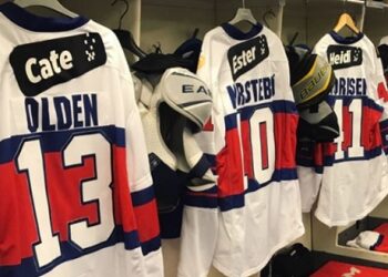 Les hockeyeurs norvégiens fêtent leurs mamans