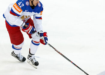 Il bat son idole Lundqvist et lui demande une photo