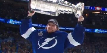 Vasilevskiy soulève la coupe Stanley