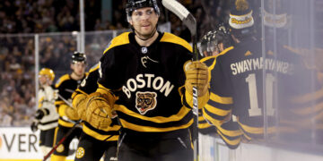 Les Boston Bruins vainqueurs au Fenway Park (Crédit photo : Getty Images)