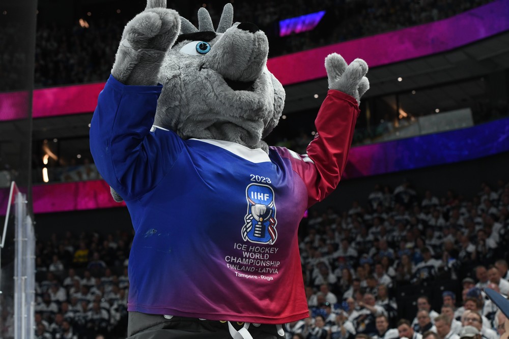230512 finusa mascotte