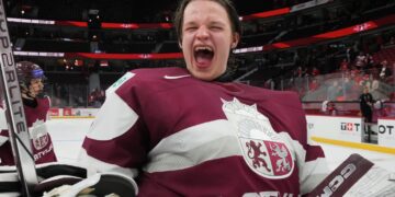 Linards Feldbergs - Andre Ringuette/IIHF