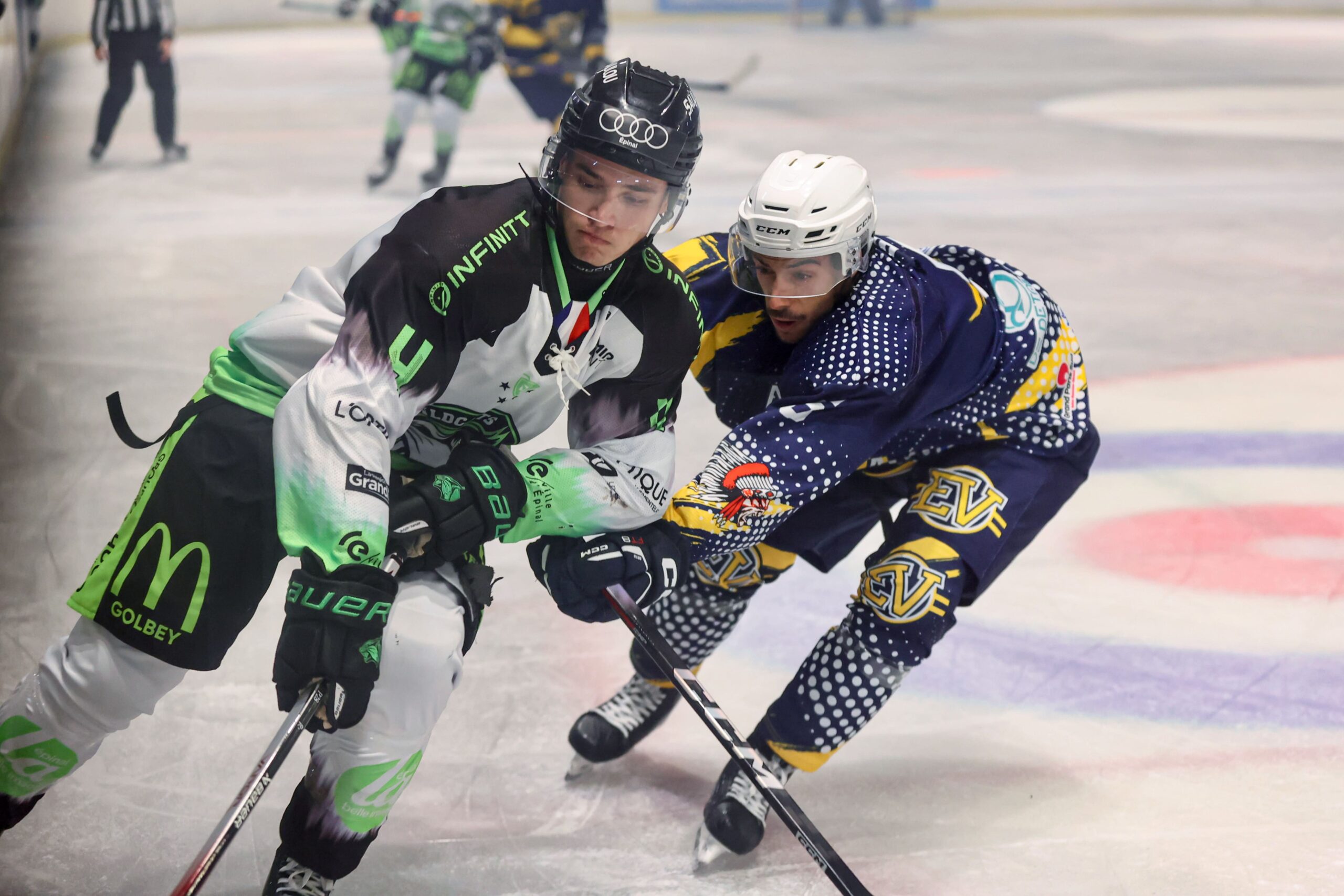 Josep Tufet Lahoz (à gauche) prend le meilleur sur son défenseur