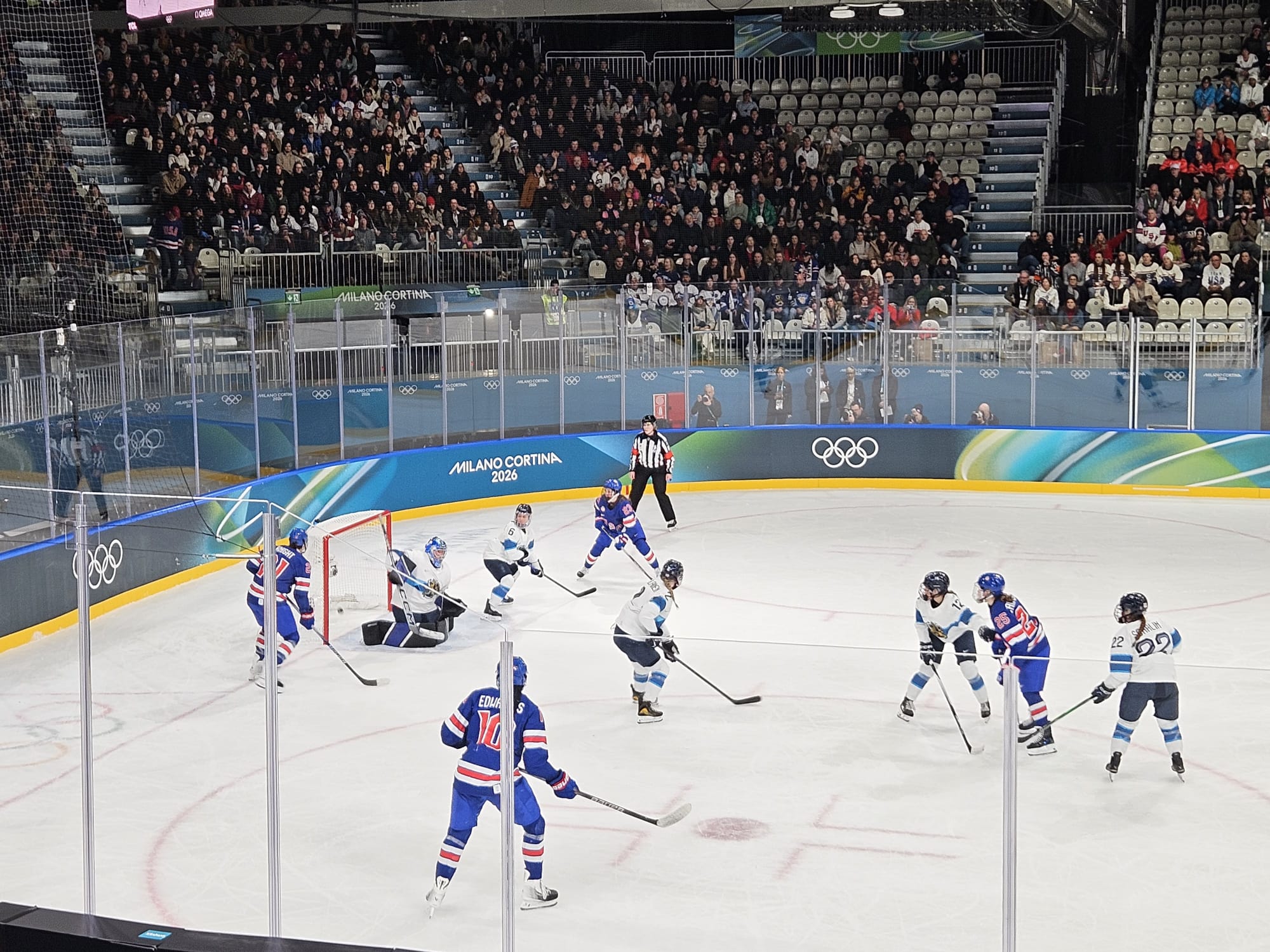 But d'Alex Carpenter face à la Finlande