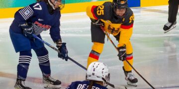 Joueuses de hockey France-Allemagne lors d’un engagement