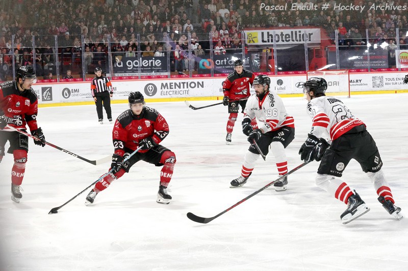 Charles Schmitt (Amiens) et Loïc Farnier (Bordeaux) face à Bordeaux au Coliséum, le 25 octobre 2026