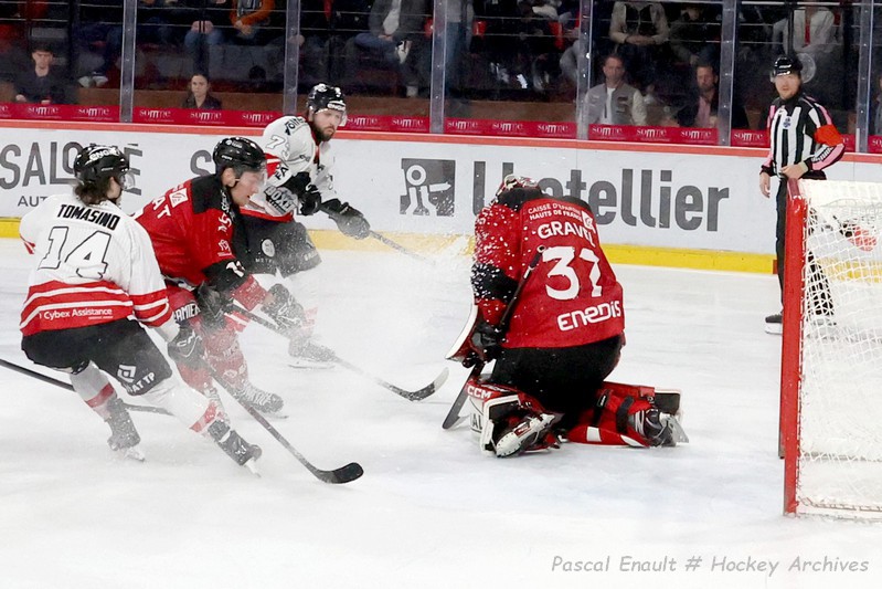 Quentin Tomasino (Bordeaux) et Alexis Gravel (Amiens) face à Amiens au Coliséum, le 25 octobre 2026